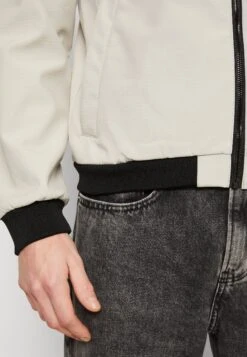 Jack & Jones Jcoclassic Waffle Noos - Lichte Jas - Moonbeam 11 Jack & Jones Jcoclassic Waffle Noos - Lichte Jas - Moonbeam -Jack & Jones Verkoopwinkel 02d3c7a3c6c94864a766fa6f0ef8b7f5