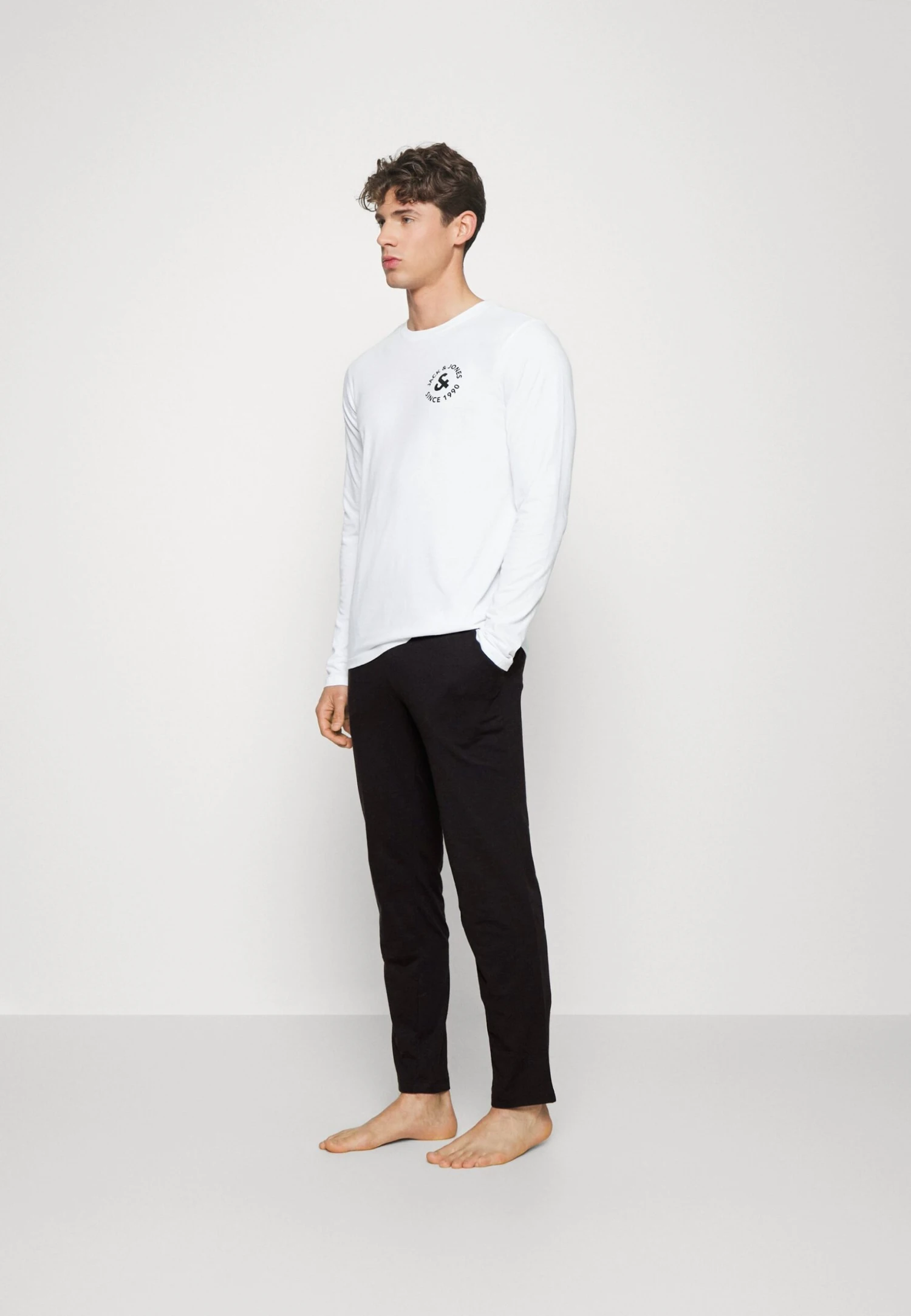 Jack & Jones Jacbasic Logo Tee And Lougepants Set - Pyjama - White/Black 2 Jack & Jones Jacbasic Logo Tee And Lougepants Set - Pyjama - White/Black - Afbeelding 2