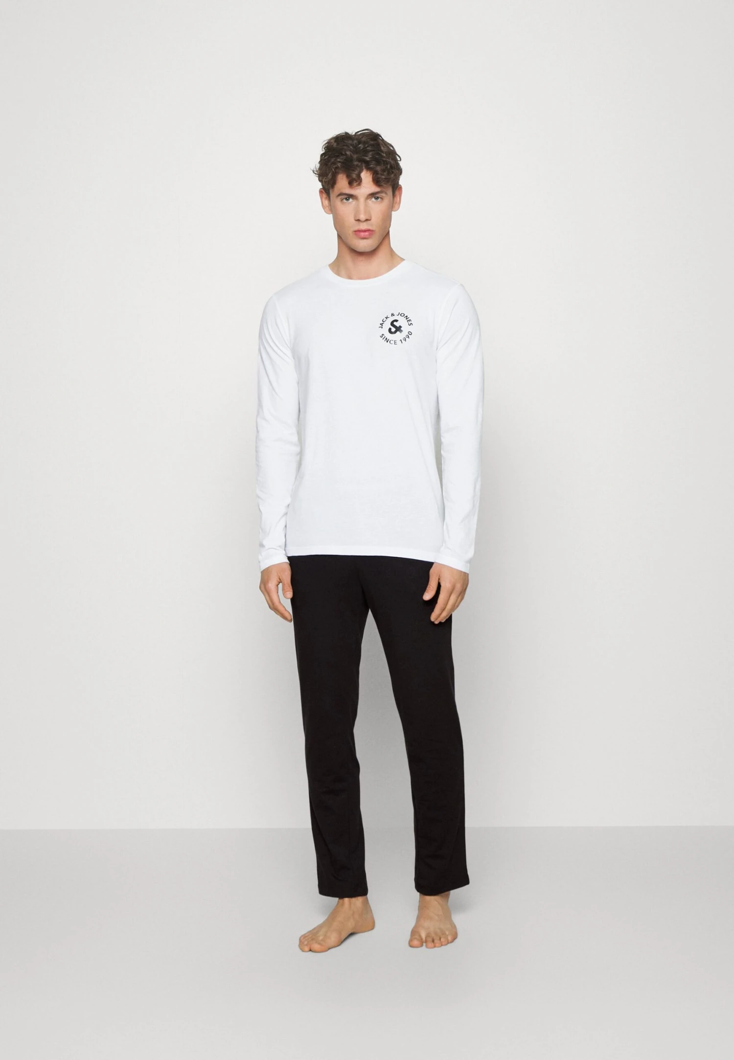 Jack & Jones Jacbasic Logo Tee And Lougepants Set - Pyjama - White/Black 1 Jack & Jones Jacbasic Logo Tee And Lougepants Set - Pyjama - White/Black