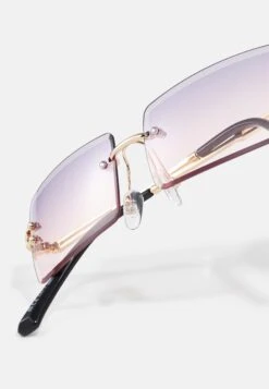 Jack & Jones JacmilanoUnisex - Zonnebril - Purple Magic/Golden-Coloured/Purple/Pink 7 Jack & Jones JacmilanoUnisex - Zonnebril - Purple Magic/Golden-Coloured/Purple/Pink -Jack & Jones Verkoopwinkel 912b2e38a17b4dc499fedcbefcf24dd0