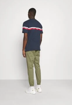 Jack & Jones Jjigordon Jjlane - Trainingsbroek - Deep Lichen Green 7 Jack & Jones Jjigordon Jjlane - Trainingsbroek - Deep Lichen Green -Jack & Jones Verkoopwinkel b31ecb9840fa4a1e9454f7a803c3a887