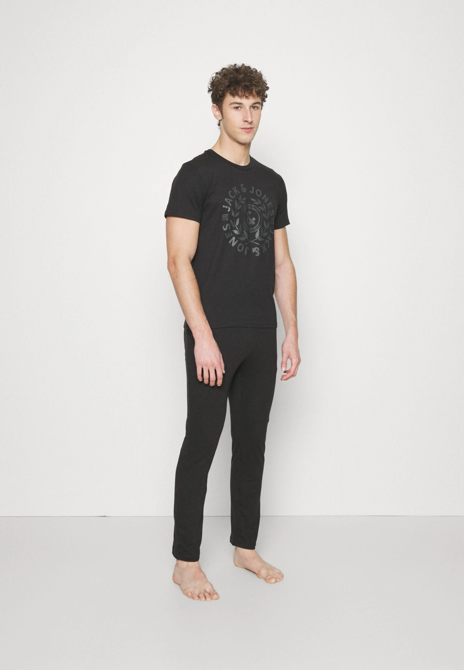 Jack & Jones James Tee And Pants - Pyjama - Black 2 Jack & Jones James Tee And Pants - Pyjama - Black - Afbeelding 2