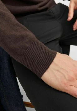 Jack & Jones Eemil Half Zip Noos - Trui - Seal Brown 11 Jack & Jones Eemil Half Zip Noos - Trui - Seal Brown -Jack & Jones Verkoopwinkel dc51e1c79a5b49558a67a20dcf2bfa75