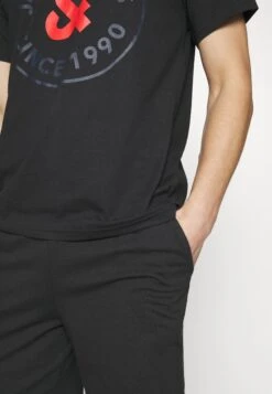 Jack & Jones Jacaaron Ss Tee And Shorts Set - Pyjama - Black 9 Jack & Jones Jacaaron Ss Tee And Shorts Set - Pyjama - Black -Jack & Jones Verkoopwinkel dd64de4a64f54a3f957c9216634c75fa
