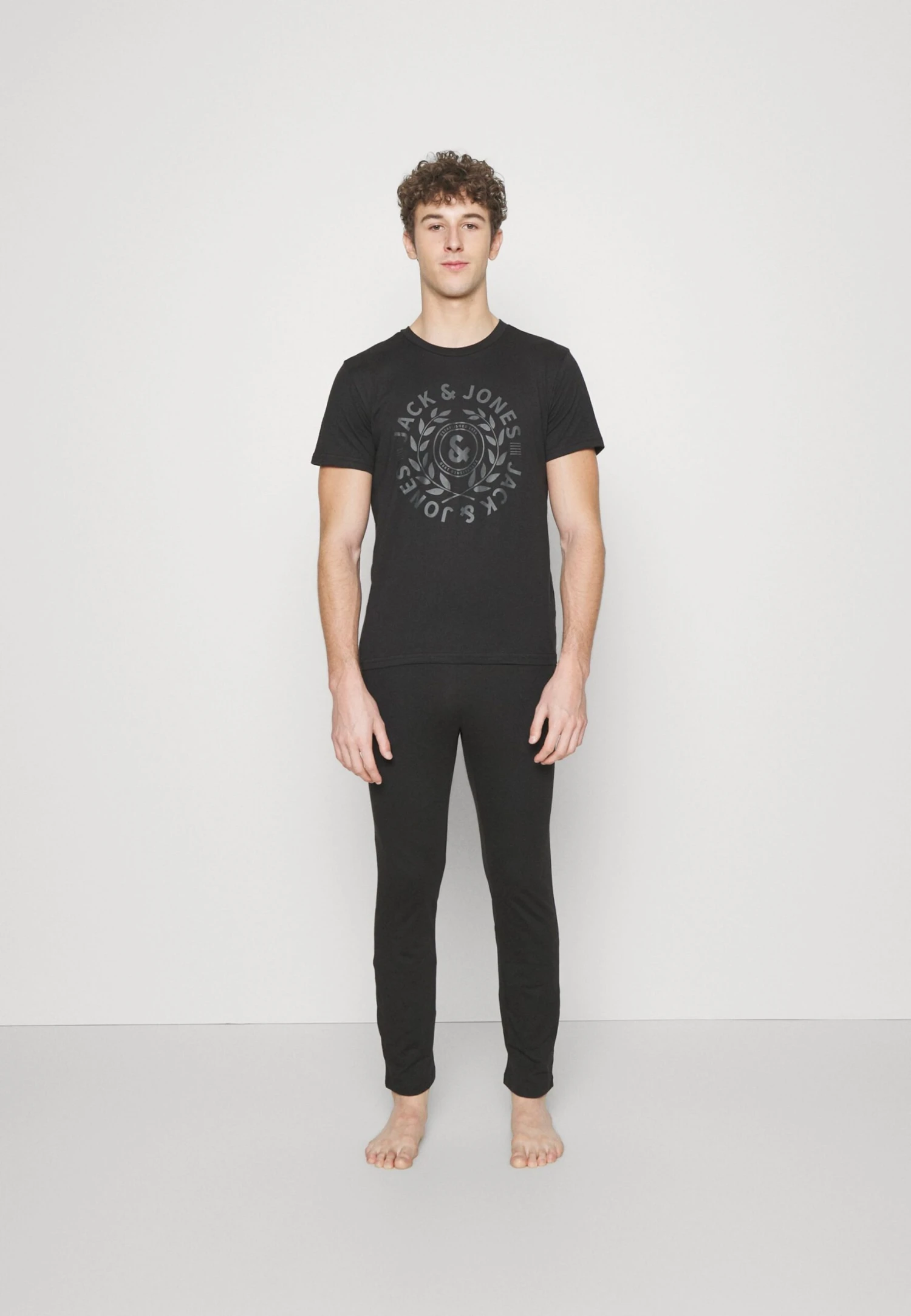 Jack & Jones James Tee And Pants - Pyjama - Black 1 Jack & Jones James Tee And Pants - Pyjama - Black