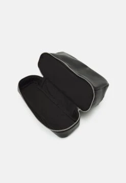 Jack & Jones JacjayToilet Bottom Zip Bag Unisex - Reisaccessoires - Black 8 Jack & Jones JacjayToilet Bottom Zip Bag Unisex - Reisaccessoires - Black -Jack & Jones Verkoopwinkel e51ef2a55d6744faae010b7fcc6e0394
