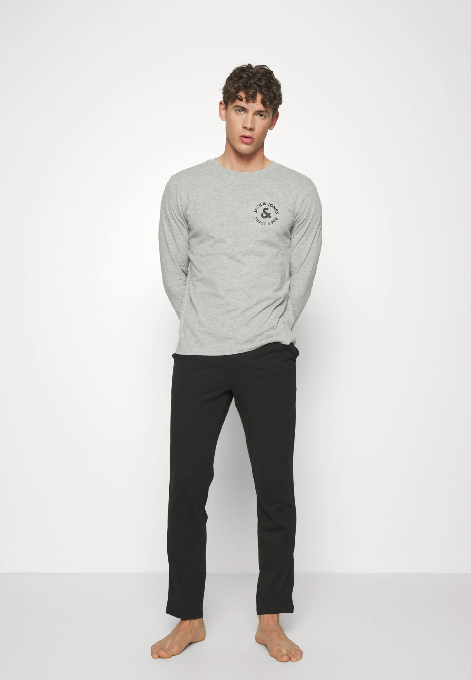 Jack & Jones Jacbasic Logo Tee And Lougepants Set - Pyjama - Light Grey 2 Jack & Jones Jacbasic Logo Tee And Lougepants Set - Pyjama - Light Grey - Afbeelding 2
