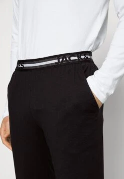 Jack & Jones Jacbasic Logo Tee And Lougepants Set - Pyjama - White/Black 10 Jack & Jones Jacbasic Logo Tee And Lougepants Set - Pyjama - White/Black -Jack & Jones Verkoopwinkel f38cf51e4c1c463da4b98f5626ed836e